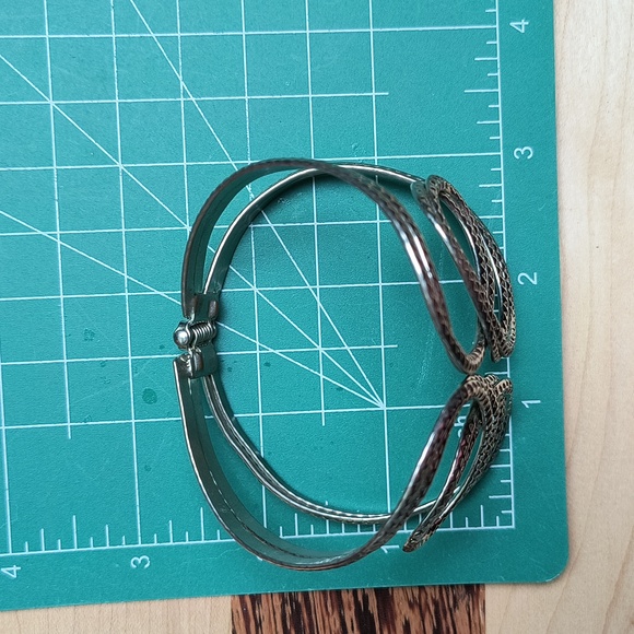 Open Cuff Bracelet Silver Tone - Picture 9 of 12